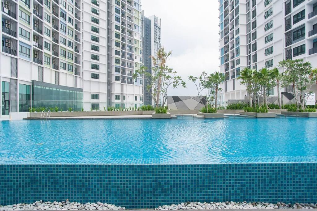 Icity 1bedroom Near Mall Free Parking & Wifi Apartment